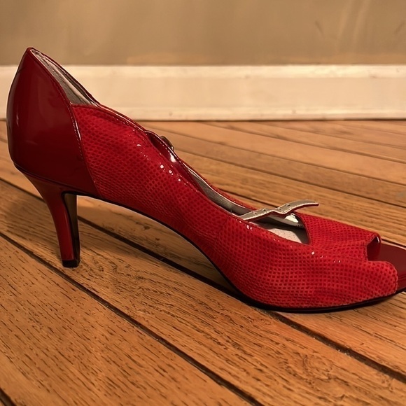 TROTTERS peeptoe heels, size 6.5 - Picture 4 of 9